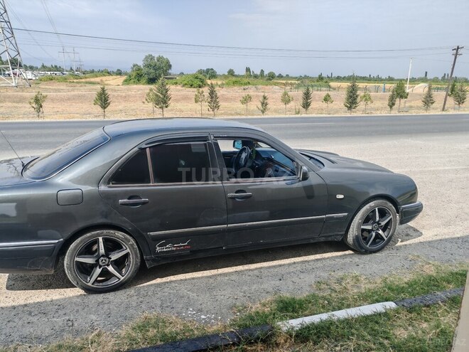 Mercedes E 230 1996, 480,563 km - 2.3 l - Quba