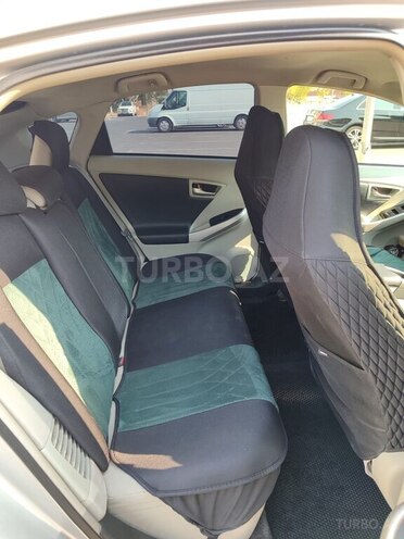 Toyota Prius-14