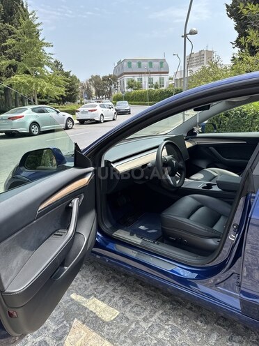 Tesla Model 3-10
