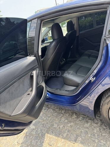 Tesla Model 3-11