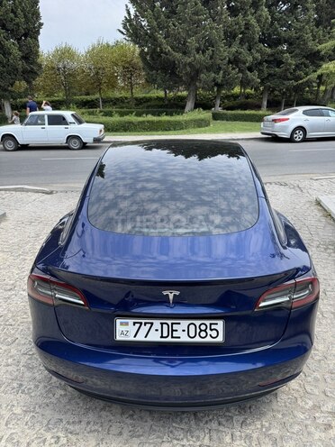 Tesla Model 3-4