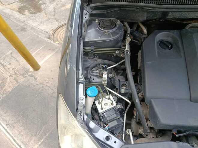 Toyota Corolla 2006, 213,000 km - 1.4 l - Bakı
