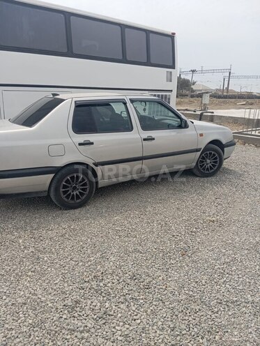 Volkswagen Vento 1994, 166,000 km - 1.8 л - Bakı