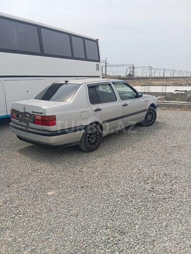 Volkswagen Vento 1994, 166,000 km - 1.8 л - Bakı