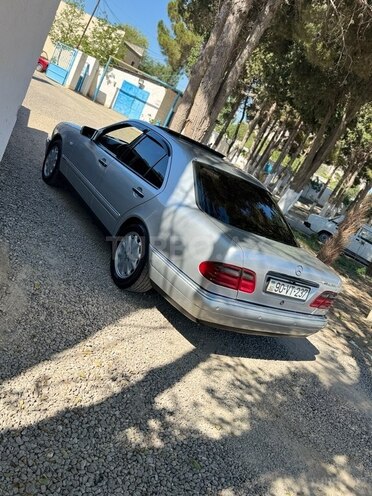 Mercedes E 240 1997, 253,680 km - 2.4 l - Bakı