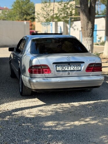 Mercedes E 240 1997, 253,680 km - 2.4 l - Bakı