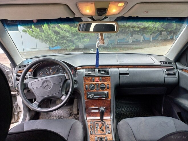 Mercedes E 200 1998, 259,400 km - 2.2 l - Xaçmaz