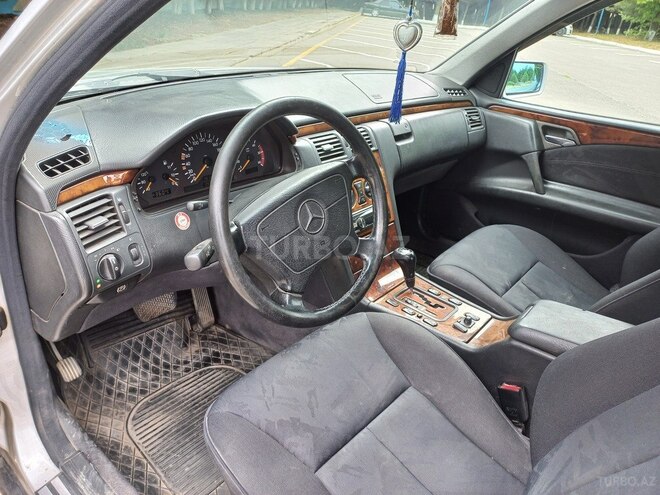 Mercedes E 200 1998, 259,400 km - 2.2 l - Xaçmaz