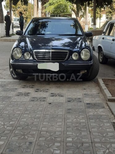 Mercedes E 240 1999, 334,000 km - 2.4 l - Qazax