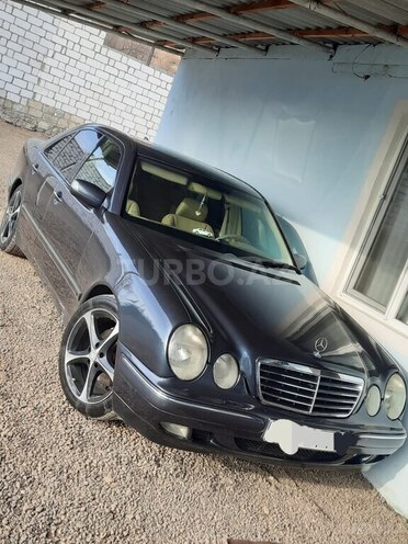 Mercedes E 240 1999, 334,000 km - 2.4 l - Qazax