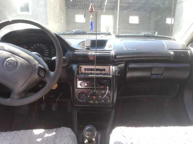 Opel Astra 1999, 300,000 km - 1.6 l - Quba