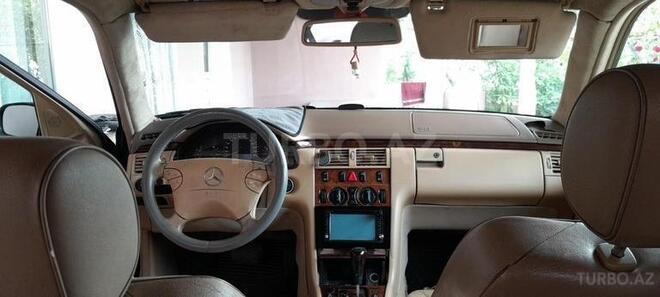 Mercedes E 240 1999, 334,000 km - 2.4 l - Qazax
