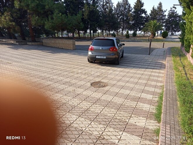 Volkswagen Golf 2006, 300,000 km - 1.4 l - Cəlilabad