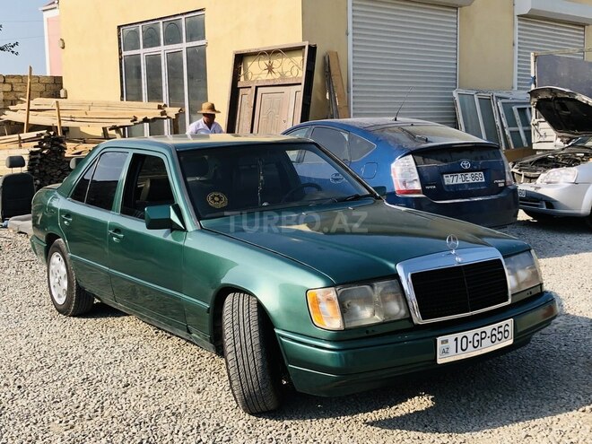Mercedes E 200 1987, 142,741 km - 2.0 l - Bakı