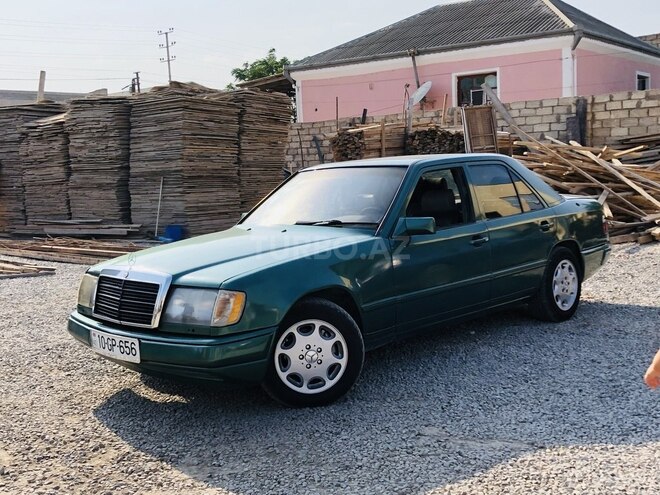 Mercedes E 200 1987, 142,741 km - 2.0 l - Bakı