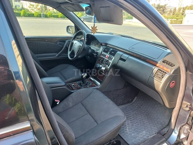 Mercedes E 200 1999, 258,909 km - 2.0 l - Bakı