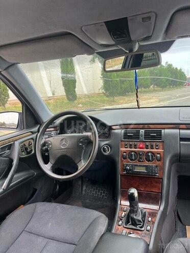 Mercedes E 200 1999, 258,909 km - 2.0 l - Bakı
