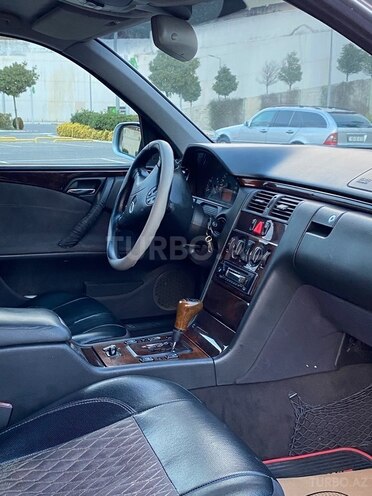 Mercedes E 220 d 2001, 398,000 km - 2.2 l - Bakı