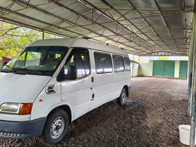 Ford Transit 2000, 100,000 km - 2.5 л - Saatlı