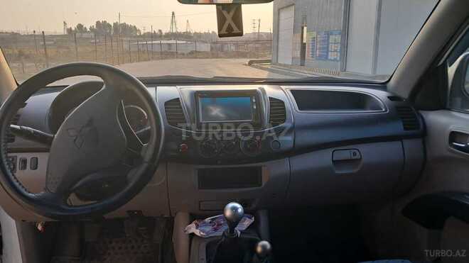 Mitsubishi L200 2010, 320,000 km - 2.5 l - Bakı