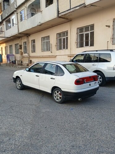 Volkswagen Polo 1996, 200,000 km - 1.6 l - Bakı