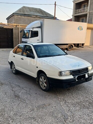 Volkswagen Polo 1996, 200,000 km - 1.6 l - Bakı