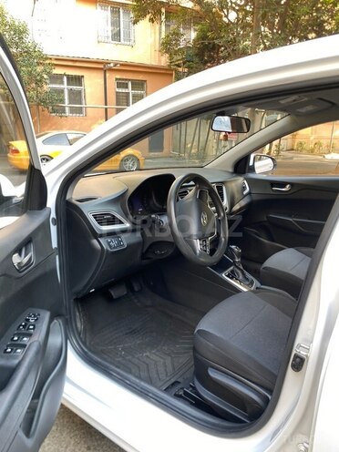 Hyundai Accent 2021, 80,000 km - 1.6 л - Bakı
