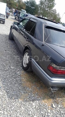 Mercedes E 220 1993, 300,000 km - 2.2 л - Bakı