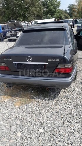 Mercedes E 220 1993, 300,000 km - 2.2 л - Bakı