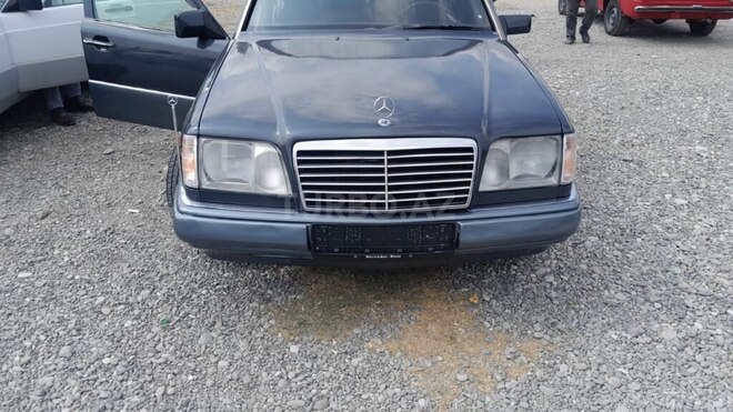 Mercedes E 220 1993, 300,000 km - 2.2 л - Bakı