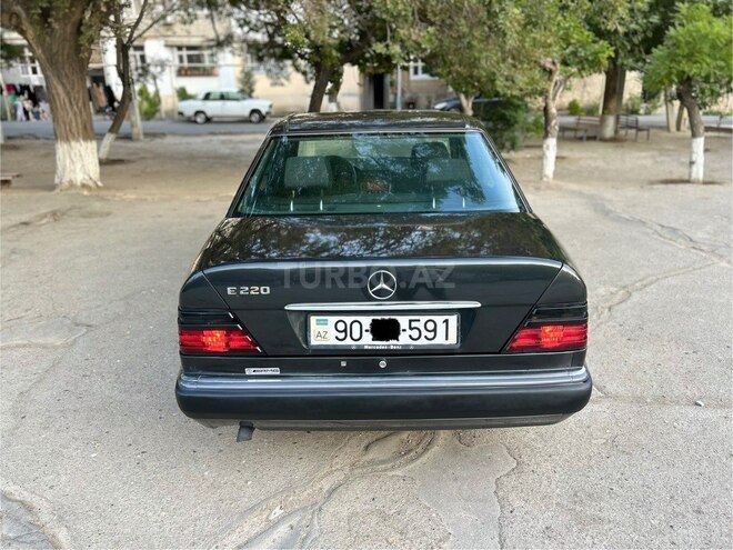 Mercedes E 220 1995, 268,000 km - 2.2 l - Bakı