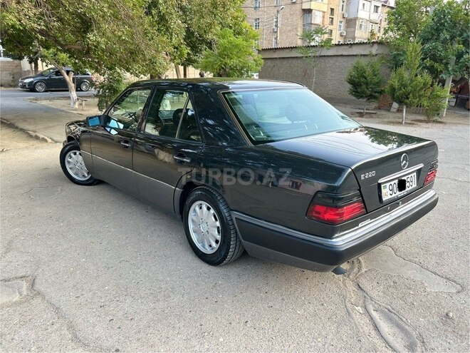 Mercedes E 220 1995, 268,000 km - 2.2 l - Bakı