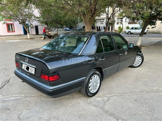 Mercedes E 220 1995, 268,000 km - 2.2 l - Bakı