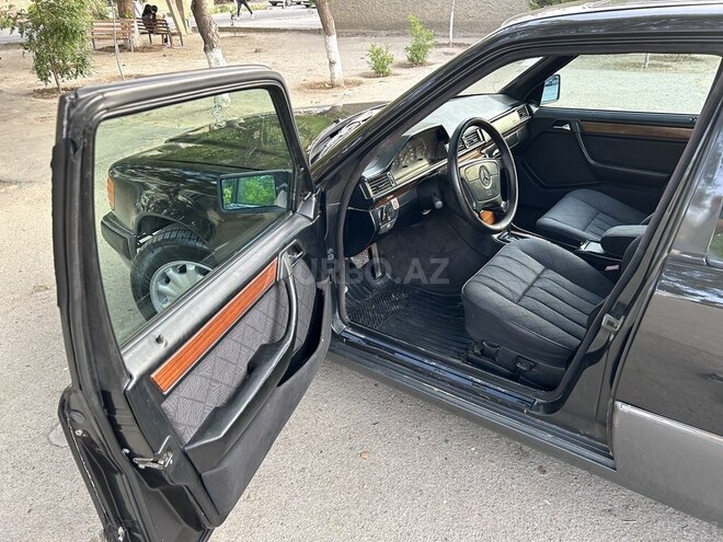 Mercedes E 220 1995, 268,000 km - 2.2 l - Bakı