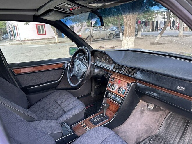 Mercedes E 220 1995, 268,000 km - 2.2 l - Bakı