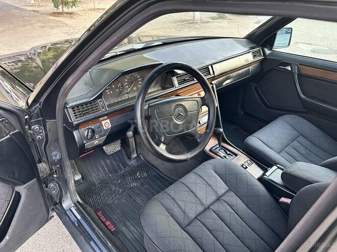 Mercedes E 220 1995, 268,000 km - 2.2 l - Bakı
