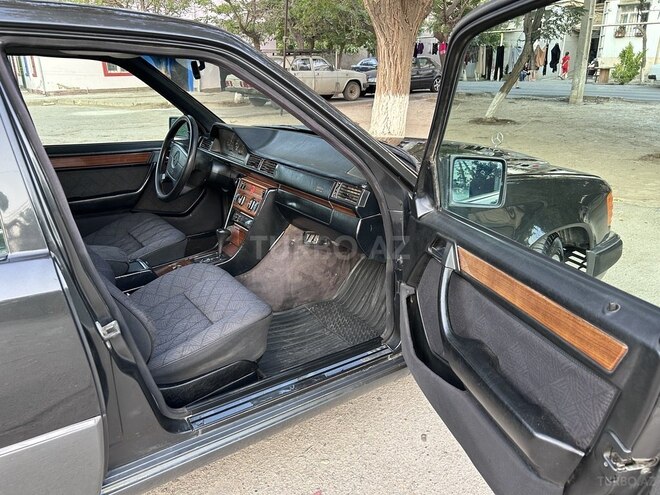 Mercedes E 220 1995, 268,000 km - 2.2 l - Bakı