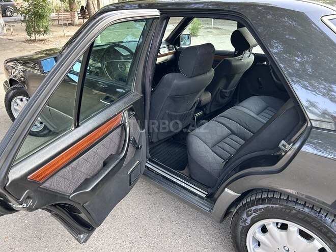 Mercedes E 220 1995, 268,000 km - 2.2 l - Bakı
