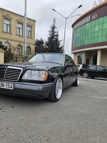 Mercedes E 220 1995, 288,800 km - 2.2 l - Bakı