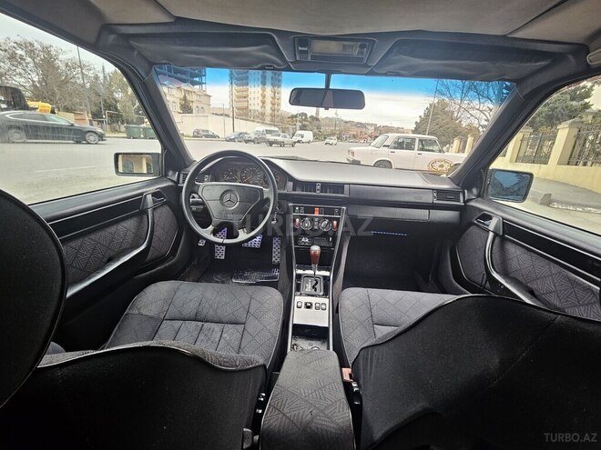 Mercedes E 220 1995, 288,800 km - 2.2 l - Bakı