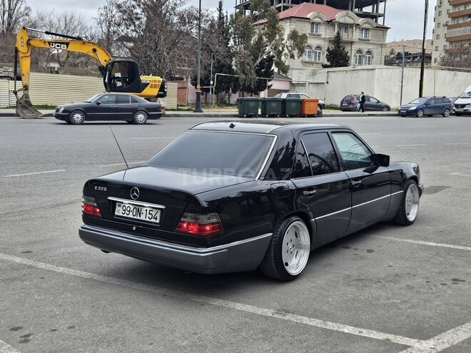 Mercedes E 220 1995, 288,800 km - 2.2 l - Bakı