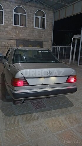 Mercedes E 200 d 1993, 319,000 km - 2.0 l - Kürdəmir