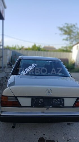 Mercedes E 200 d 1993, 319,000 km - 2.0 l - Kürdəmir