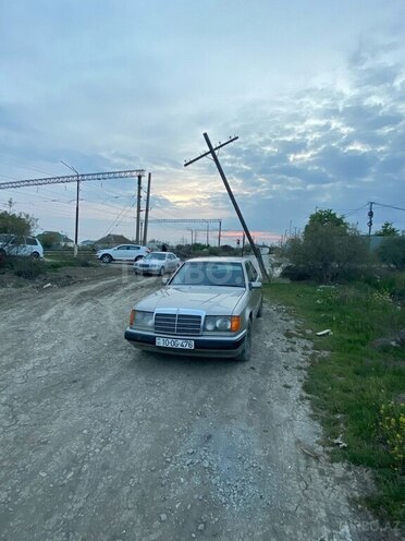 Mercedes E 200 d 1993, 319,000 km - 2.0 l - Kürdəmir