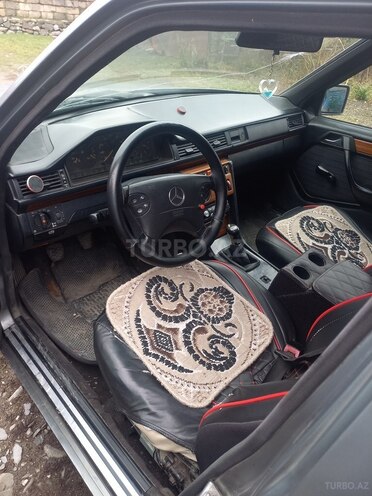 Mercedes E 200 d 1993, 185,498 km - 2.0 л - Şəki