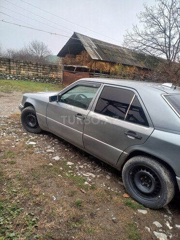 Mercedes E 200 d 1993, 185,498 km - 2.0 л - Şəki