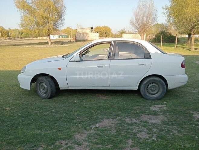 Daewoo Lanos 1997, 150,000 km - 1.6 l - Salyan