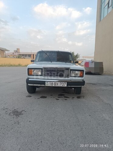 LADA (VAZ) 2107 2005, 180,000 km - 1.6 л - Salyan