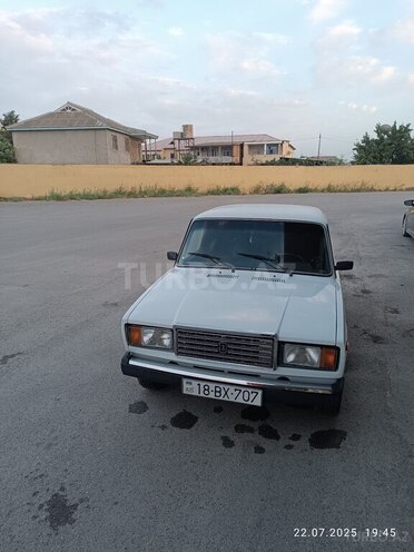 LADA (VAZ) 2107 2005, 180,000 km - 1.6 л - Salyan
