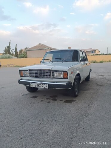 LADA (VAZ) 2107 2005, 180,000 km - 1.6 л - Salyan